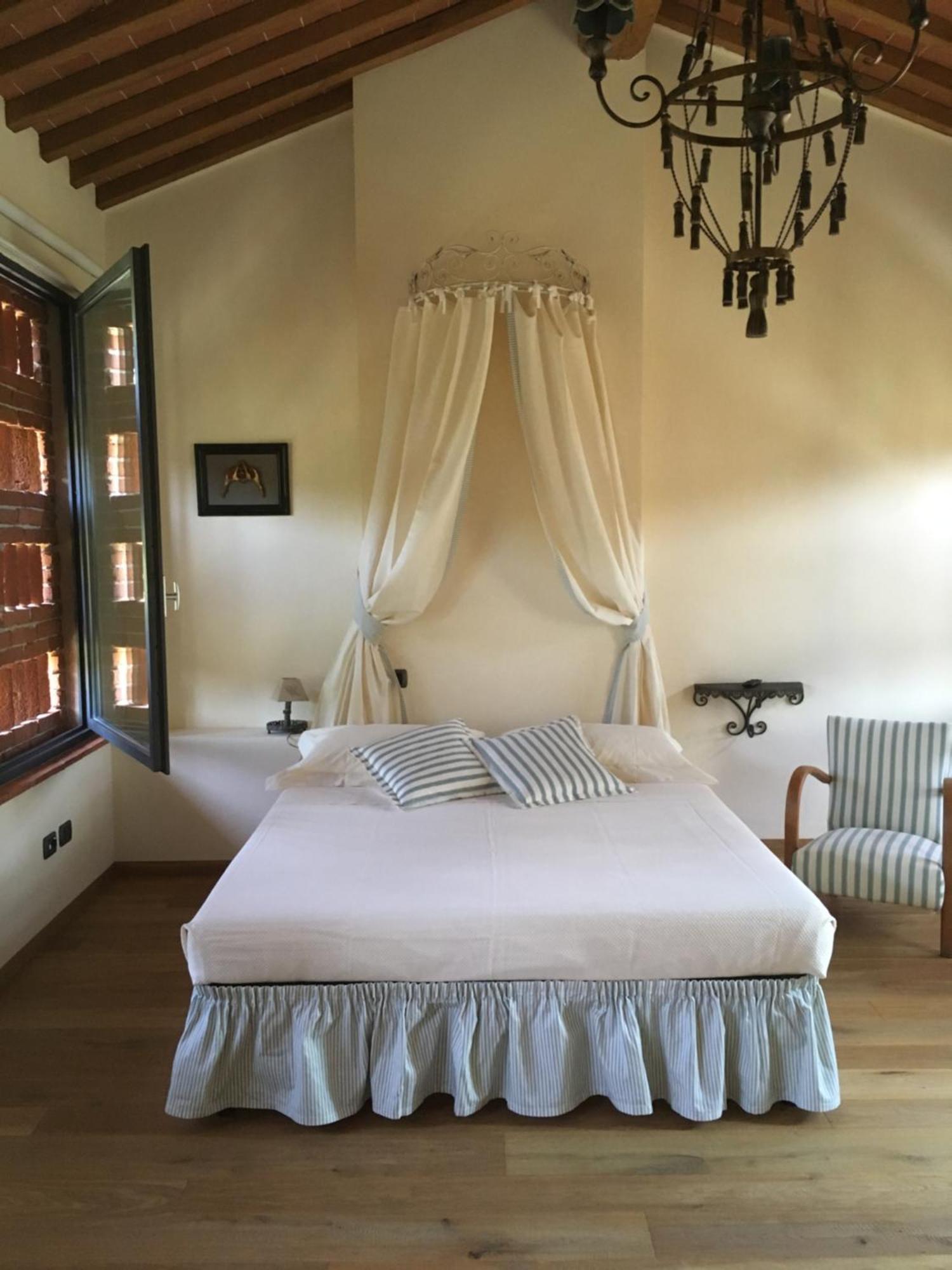 Le Mas Di Laura Hotel Ortonovo ภายนอก รูปภาพ